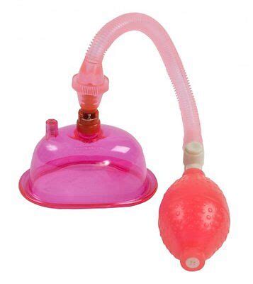 A pussy pump is a device that’s placed over the vulva. This includes the clitoris and outer lips. The device is connected to a pump, which, when pressed, will cause the device to …